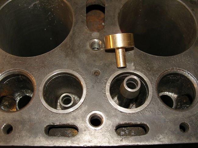engine-new-valves-seats.jpg