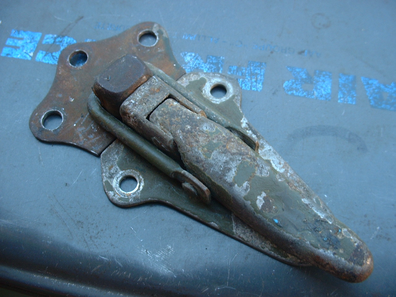 sauterelle fermée.JPG