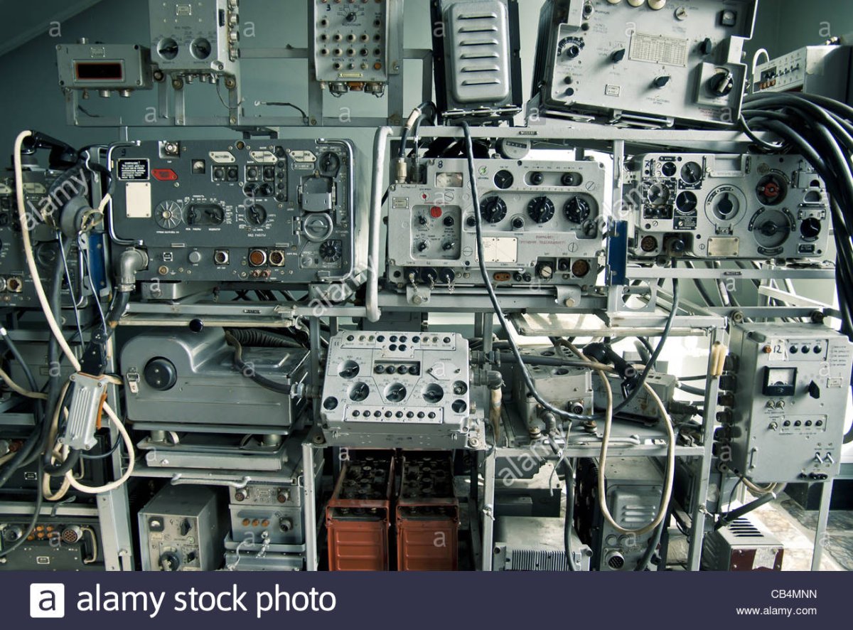 old-radio-equipment-russian-military-transmitters-CB4MNN.jpg