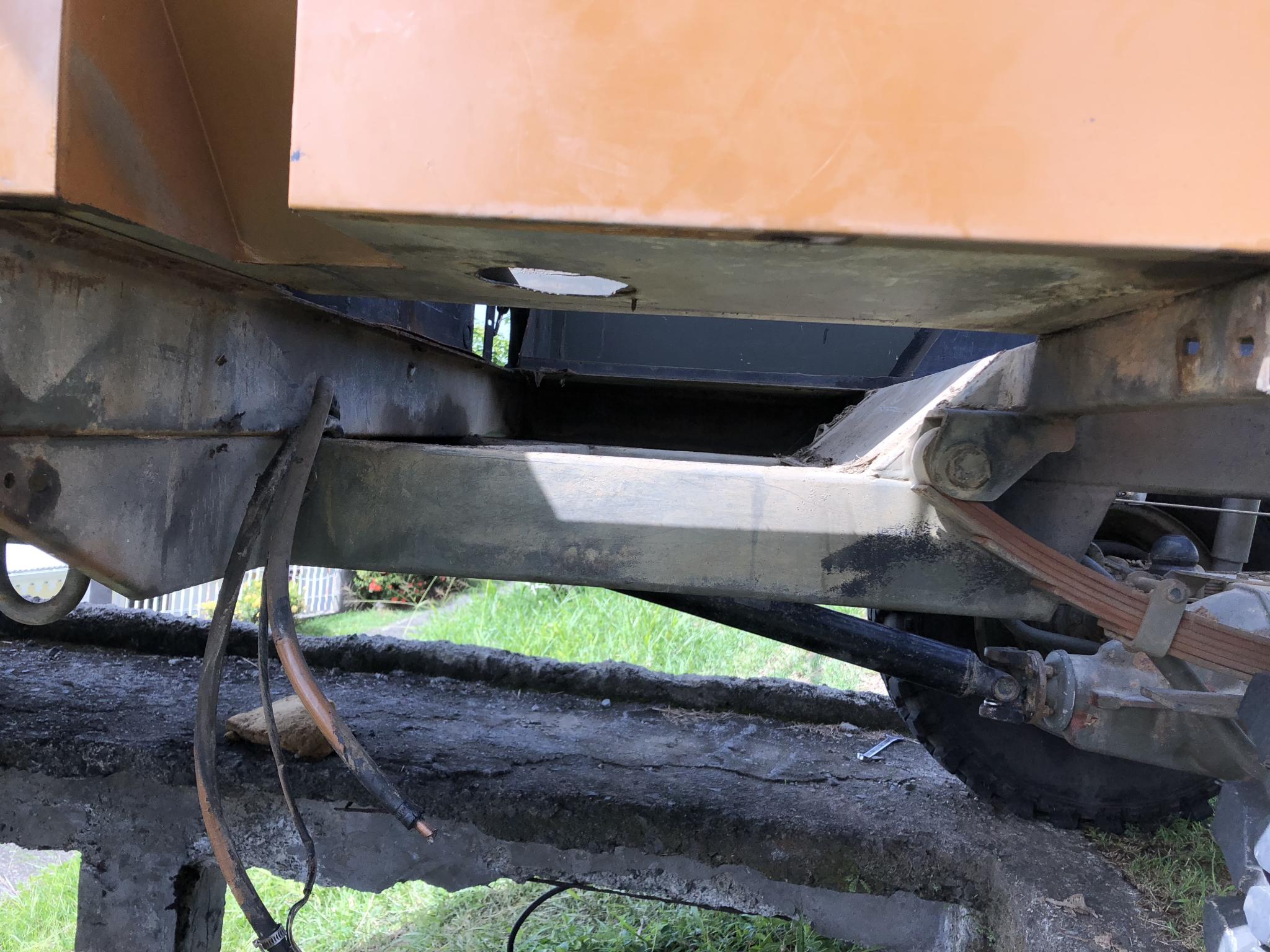 Emplacement du bac à gasoil.